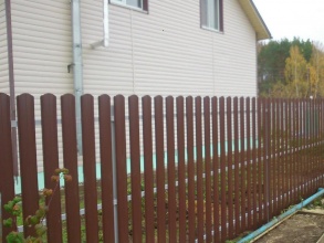 Забор из евроштакетника с бетонированием столбов 87 метров фото цена за метр под ключ