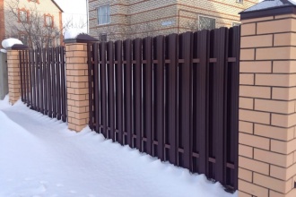 Забор из евроштакетника в шахматном порядке 30 метров фото в Талдоме