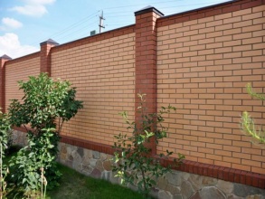 Кирпичный забор сплошной 80 метров фото в Талдоме