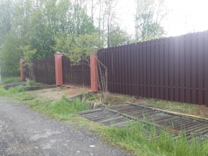 Забор из евроштакетника в шахматном порядке 6 соток фото цена за метр под ключ