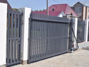 Ворота евроштакетник распашные - пример 4 фото цена под ключ