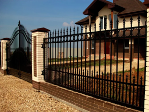 Сварные заборы с кирпичными столбами 12 метров фото в Талдоме