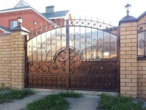 Кованые заборы с поликарбонатом 200 метров фото с установкой