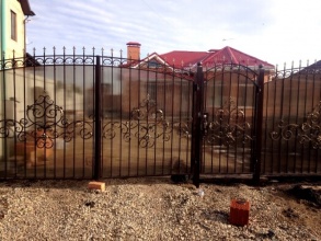 Кованые заборы с поликарбонатом 300 метров фото под ключ с установкой