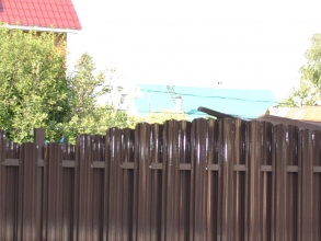 Забор из евроштакетника на ленточном фундаменте 10 метров фото в Талдоме