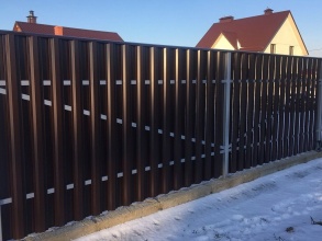 Забор из евроштакетника в шахматном порядке 10 соток фото в Талдоме