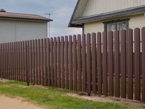 Забор из евроштакетника с забивными столбами 200 метров фото в Талдоме