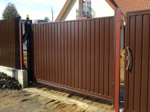 Ворота из профнастила откатные - пример 17 фото под ключ с установкой